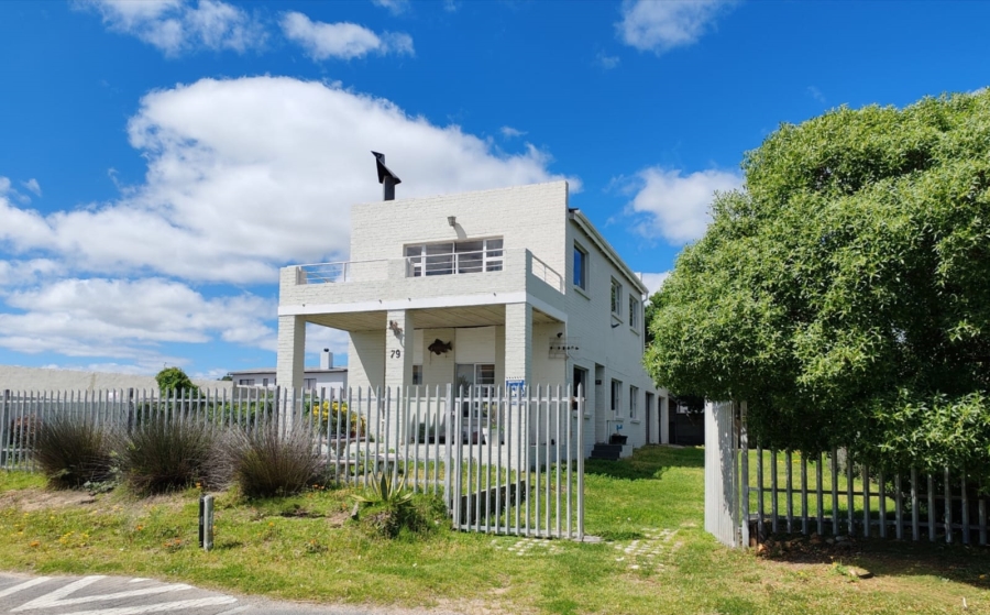 4 Bedroom Property for Sale in De Kelders Western Cape